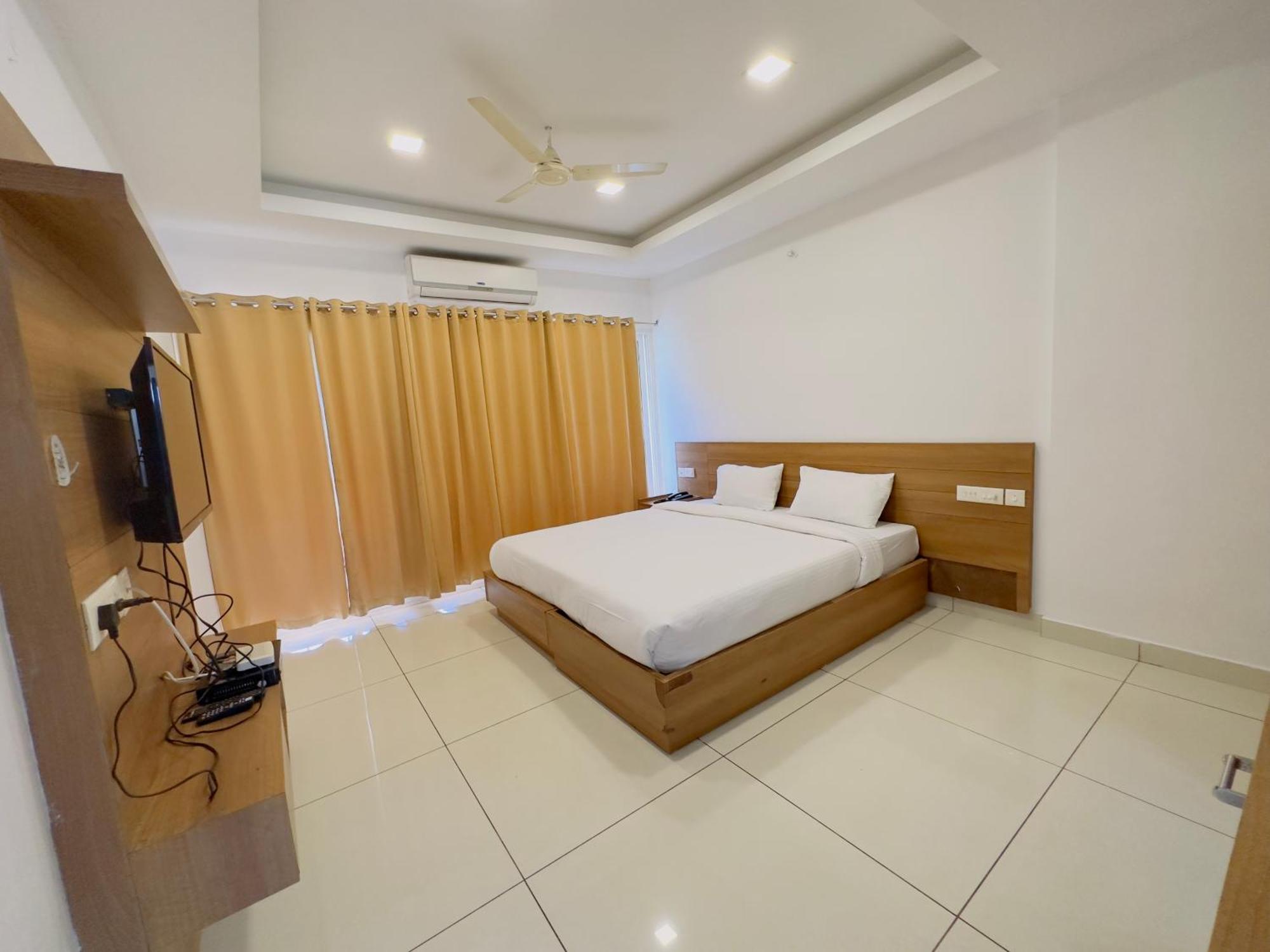 Hotel Lets Stay Kochi Buitenkant foto