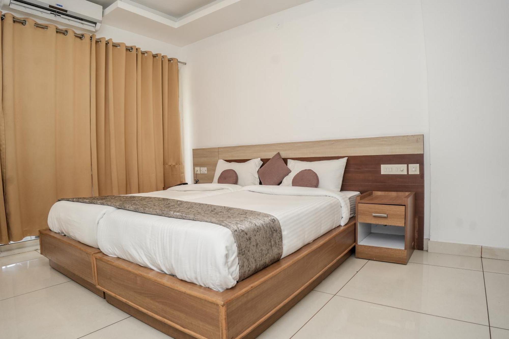 Hotel Lets Stay Kochi Buitenkant foto