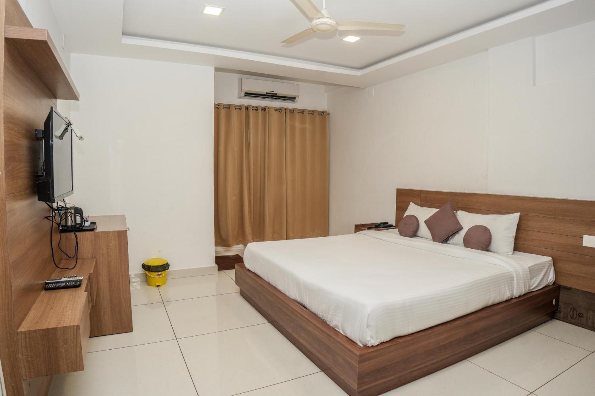 Hotel Lets Stay Kochi Buitenkant foto