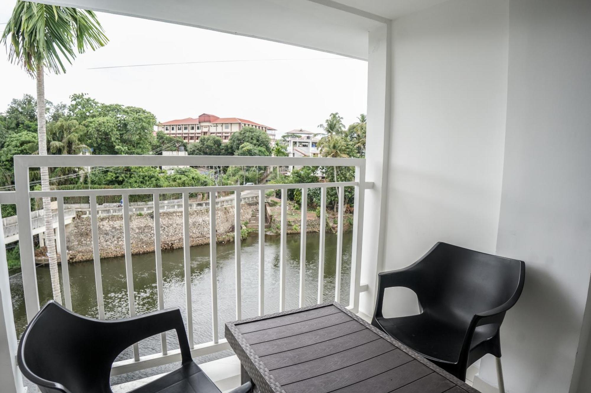 Hotel Lets Stay Kochi Buitenkant foto