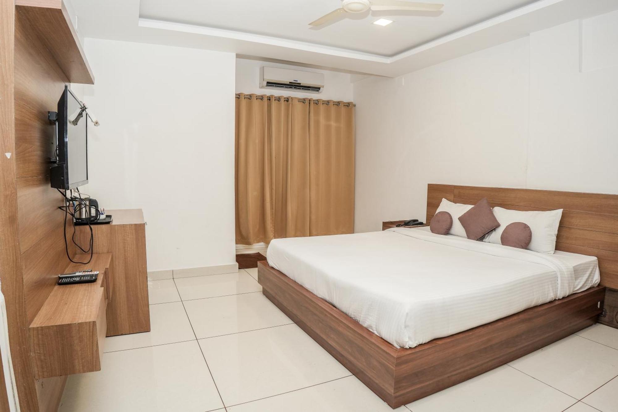 Hotel Lets Stay Kochi Buitenkant foto