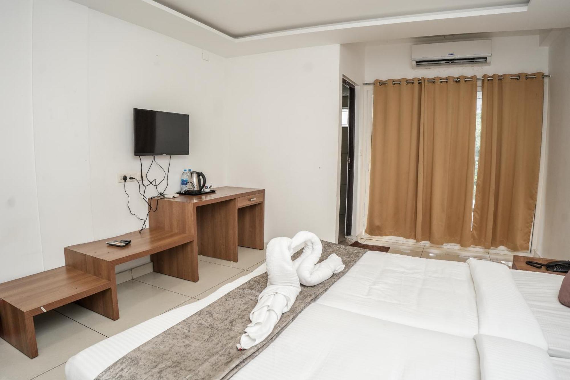 Hotel Lets Stay Kochi Buitenkant foto