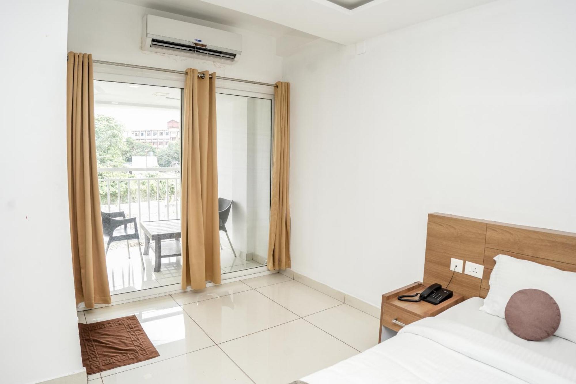 Hotel Lets Stay Kochi Buitenkant foto