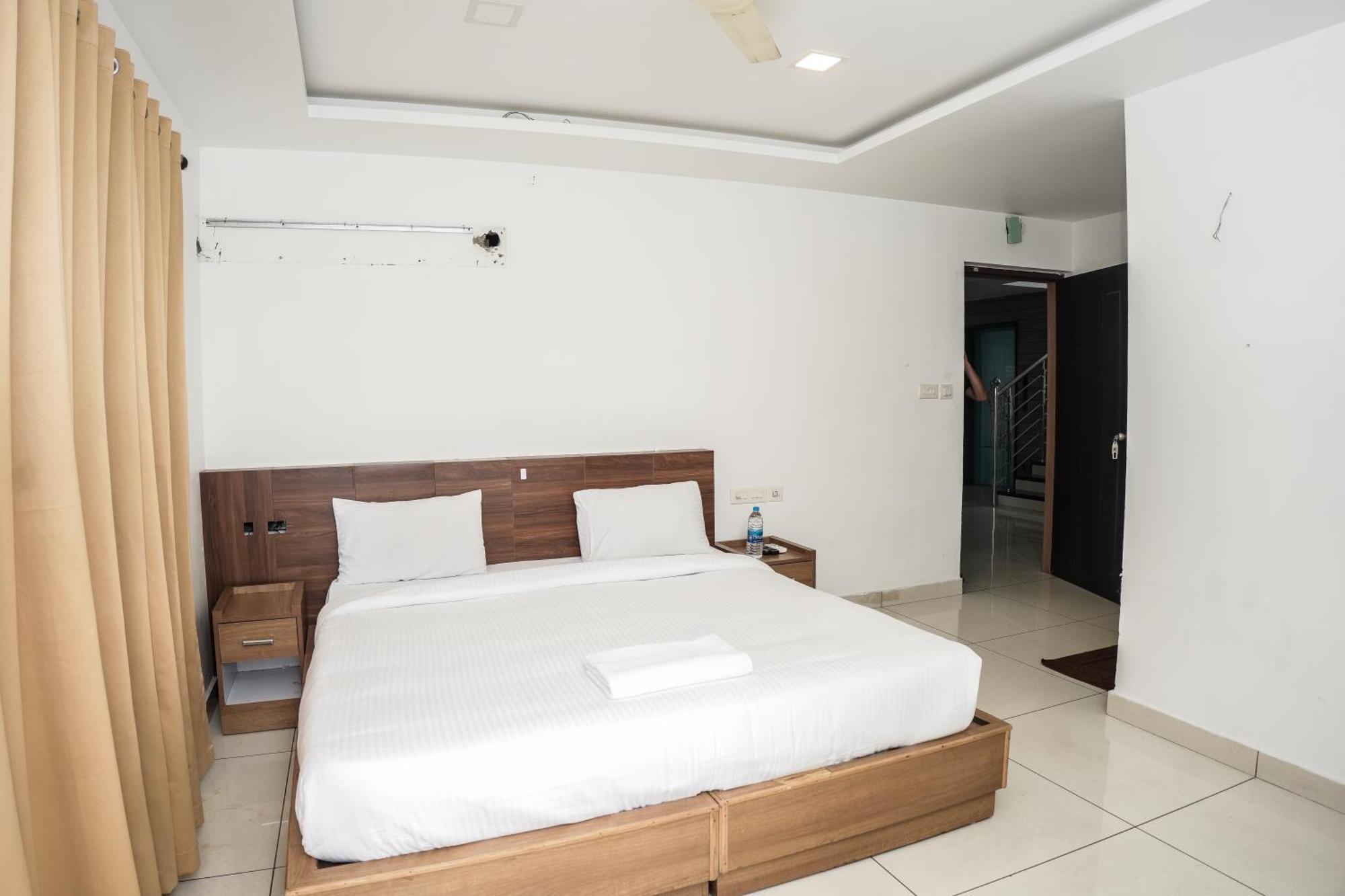 Hotel Lets Stay Kochi Buitenkant foto
