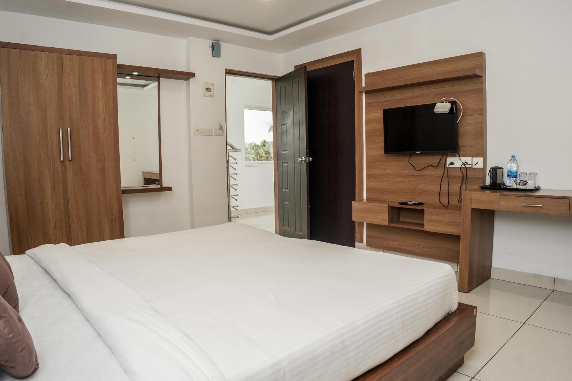 Hotel Lets Stay Kochi Buitenkant foto