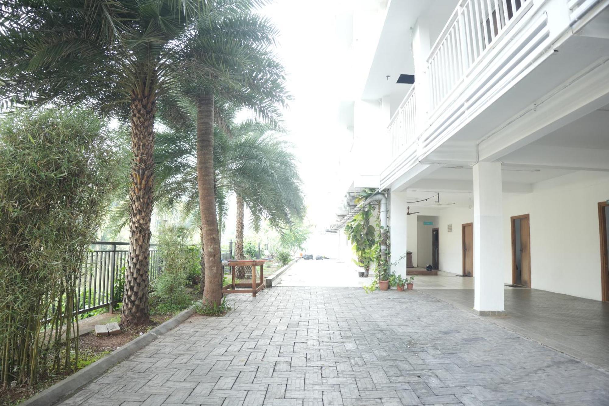 Hotel Lets Stay Kochi Buitenkant foto